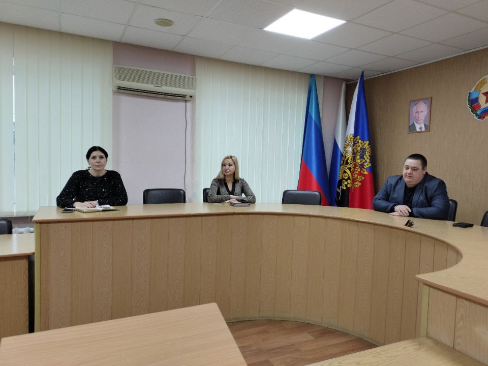 Глава городского округа город Ровеньки Андрей Рубанцов провел рабочее совещание с руководителями управлений Администрации и структурных подразделений Глава городского округа город Ровеньки Андрей Рубанцов провел рабочее совещание с руководителями управлений Администрации и структурных подразделений