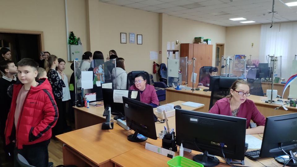 Ученики сразу двух школ за два дня Луганска побывали на профориентационной экскурсии в скорой помощи Ученики сразу двух школ за два дня Луганска побывали на профориентационной экскурсии в скорой помощи