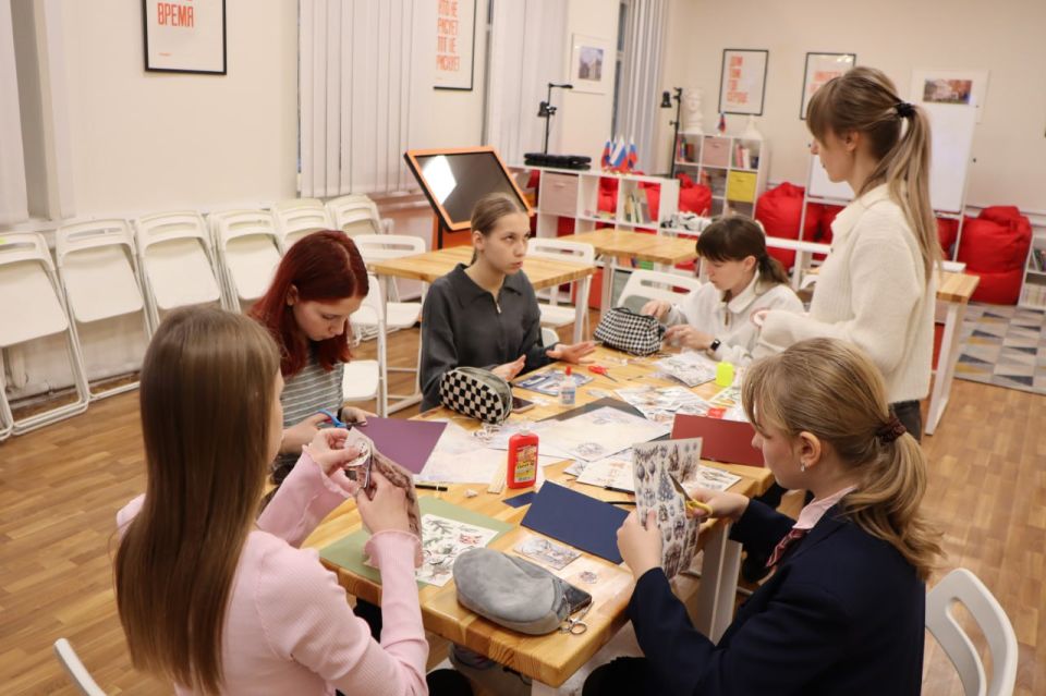 Сегодня, в преддверии зимних праздников, в Музее истории города Ровеньки царила атмосфера творчества и предвкушения чуда Сегодня, в преддверии зимних праздников, в Музее истории города Ровеньки царила атмосфера творчества и предвкушения чуда