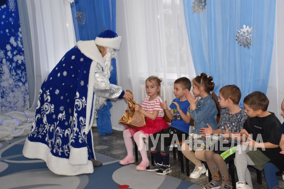 Для воспитанников детского сада «Солнышко» города Первомайска была организована праздничная программа ко Дню святителя Николая Чудотворца Для воспитанников детского сада «Солнышко» города Первомайска была организована праздничная программа ко Дню святителя Николая Чудотворца