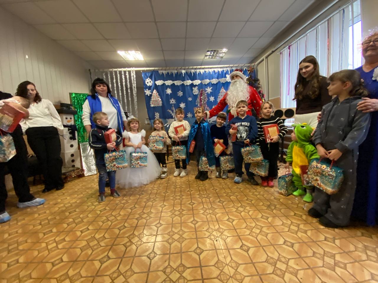Активисты Единой России провели праздник для детей участников СВО и детей дошкольного возраста, которые не посещающие детские дошкольные учреждения Активисты Единой России провели праздник для детей участников СВО и детей дошкольного возраста, которые не посещающие детские дошкольные учреждения