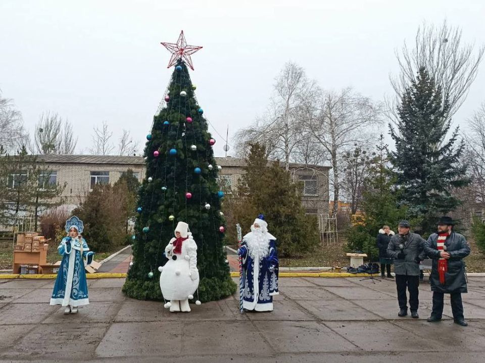 Сергей Колягин: В городе Золотое, благодаря усилиям отдела по жизнеобеспечению, накануне засияла главная новогодняя красавица Сергей Колягин: В городе Золотое, благодаря усилиям отдела по жизнеобеспечению, накануне засияла главная новогодняя красавица