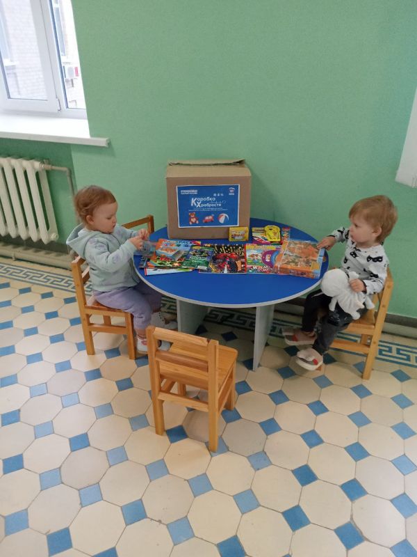 В День святителя Николая Чудотворца пациенты детского отделения ГБУЗ «Луганская республиканская детская клиническая больница» получили подарки из «Коробки храбрости» В День святителя Николая Чудотворца пациенты детского отделения ГБУЗ «Луганская республиканская детская клиническая больница» получили подарки из «Коробки храбрости»