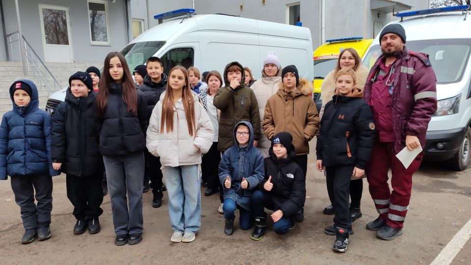 Ученики сразу двух школ за два дня Луганска побывали на профориентационной экскурсии в скорой помощи Ученики сразу двух школ за два дня Луганска побывали на профориентационной экскурсии в скорой помощи