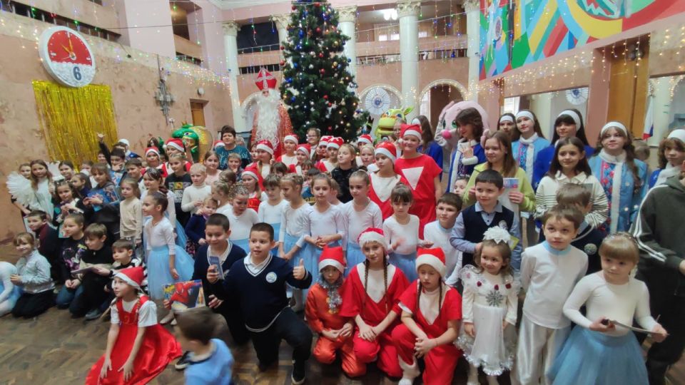 В Молодогвардейске прошёл праздник «Николай Чудотворец идет в гости» В Молодогвардейске прошёл праздник «Николай Чудотворец идет в гости»