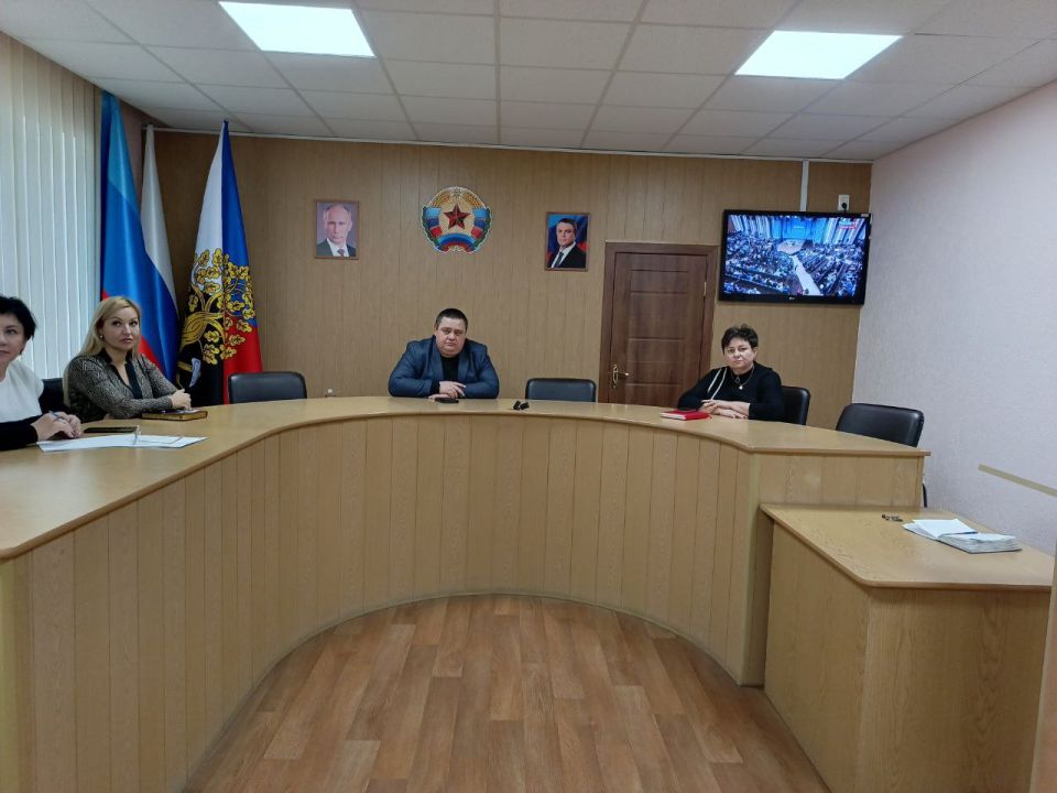 Сегодняшняя прямая линия с Президентом России Владимиром Владимировичем Путиным, проходившая в формате совмещенной пресс-конференции, стала для сотрудников Администрации городского округа город Ровеньки важным событием Сегодняшняя прямая линия с Президентом России Владимиром Владимировичем Путиным, проходившая в формате совмещенной пресс-конференции, стала для сотрудников Администрации городского округа город Ровеньки важным событием