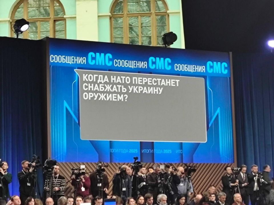 Тысячи СМС приходят на прямую линию Президента РФ, собрали самые интересные и необычные #Путин Тысячи СМС приходят на прямую линию Президента РФ, собрали самые интересные и необычные #Путин