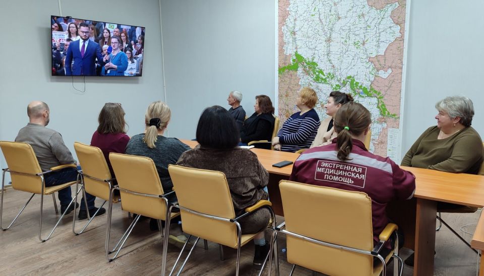 В Луганском центре медицины катастроф организован совместный просмотр прямой линии Президента России В Луганском центре медицины катастроф организован совместный просмотр прямой линии Президента России