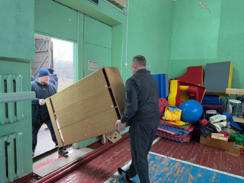 Сегодня в Стаханов прибыла первая машина с гуманитарным грузом от Благотворительного Фонда «Победа», Московского городского отделения ЛДПР при поддержке депутата Государственной Думы от ЛДПР Дмитрия Свищёва Сегодня в Стаханов прибыла первая машина с гуманитарным грузом от Благотворительного Фонда «Победа», Московского городского отделения ЛДПР при поддержке депутата Государственной Думы от ЛДПР Дмитрия Свищёва
