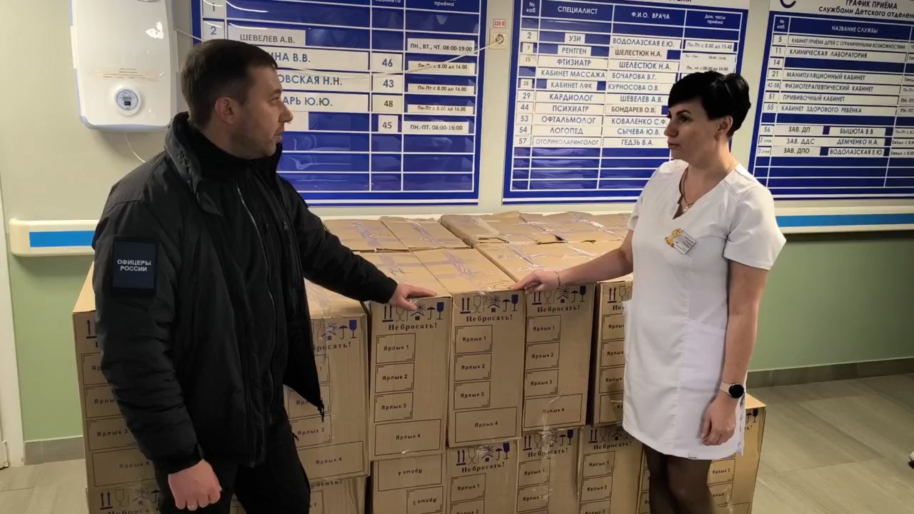 Ассоциация медицинских сестёр Тюменской области и женское движение «Единой России» передали новогодние подарки и игрушки краснодонским детям Ассоциация медицинских сестёр Тюменской области и женское движение «Единой России» передали новогодние подарки и игрушки краснодонским детям