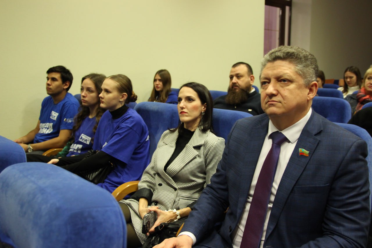 Луганские единороссы присоединились к просмотру прямой линии с Владимиром Путиным Луганские единороссы присоединились к просмотру прямой линии с Владимиром Путиным