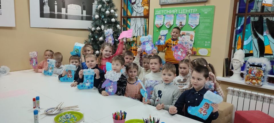 В Перевальском музее прошло мероприятие «День Николая Чудотворца в сердце лаской заиграет» В Перевальском музее прошло мероприятие «День Николая Чудотворца в сердце лаской заиграет»
