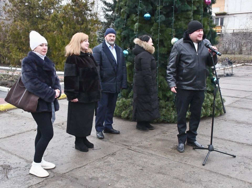 Сергей Колягин: В городе Золотое, благодаря усилиям отдела по жизнеобеспечению, накануне засияла главная новогодняя красавица Сергей Колягин: В городе Золотое, благодаря усилиям отдела по жизнеобеспечению, накануне засияла главная новогодняя красавица