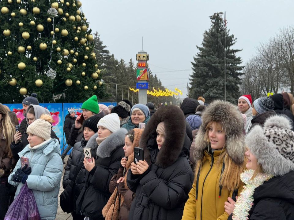 Сергей Колягин: Традиционно, в День Святителя Николая Чудотворца, в Первомайске зажглись огни на главной новогодней ёлке города Сергей Колягин: Традиционно, в День Святителя Николая Чудотворца, в Первомайске зажглись огни на главной новогодней ёлке города