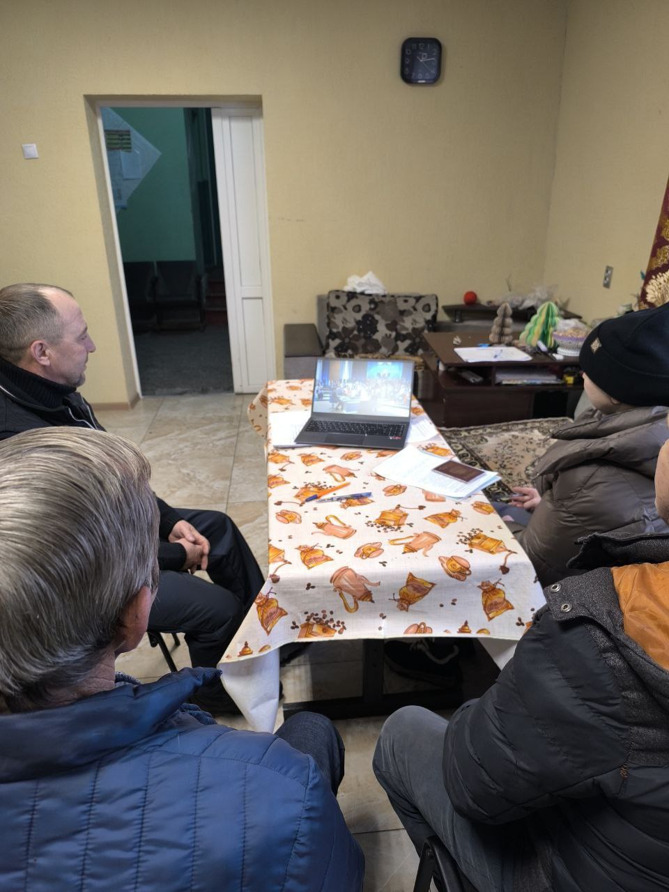 Весь муниципалитет, в том числе и сотрудники Администрации округа присоединились целыми коллективами к просмотру традиционной программы "Итоги года с Владимиром Путиным" Весь муниципалитет, в том числе и сотрудники Администрации округа присоединились целыми коллективами к просмотру традиционной программы "Итоги года с Владимиром Путиным"