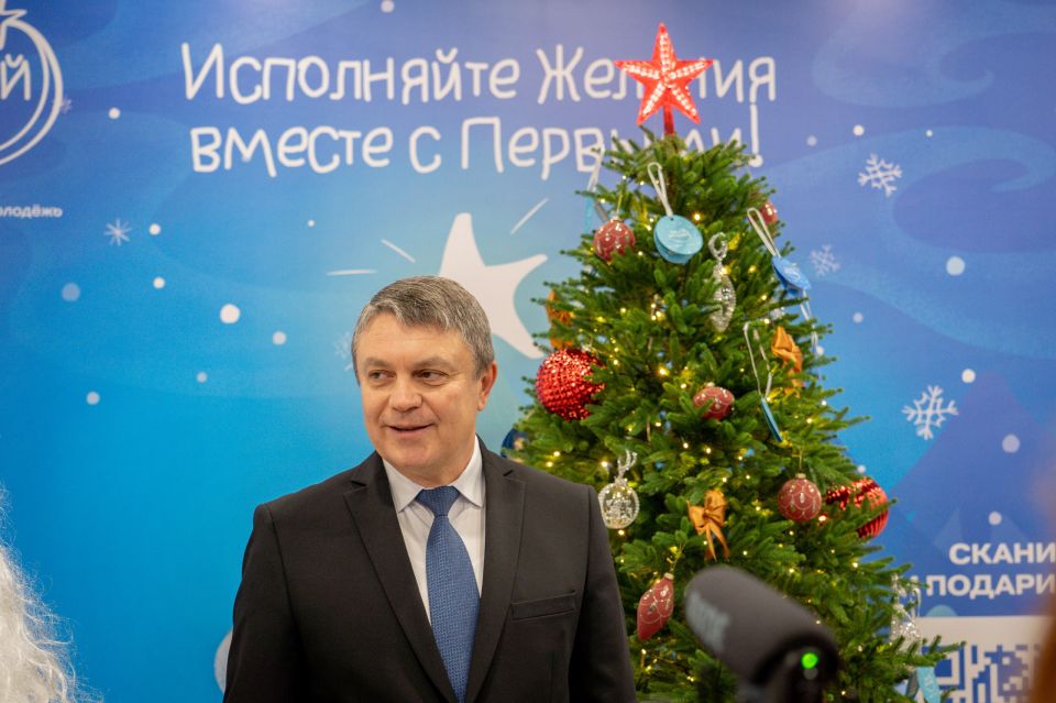 Глава ЛНР Леонид Пасечник дал старт новогодней акции «Ёлка желаний» в регионе Глава ЛНР Леонид Пасечник дал старт новогодней акции «Ёлка желаний» в регионе