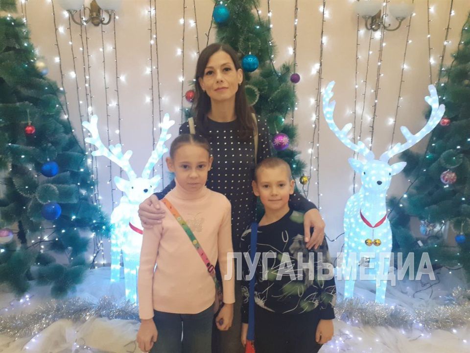 В ДК имени Ленина состоялись первые новогодние представления для юных луганчан В ДК имени Ленина состоялись первые новогодние представления для юных луганчан
