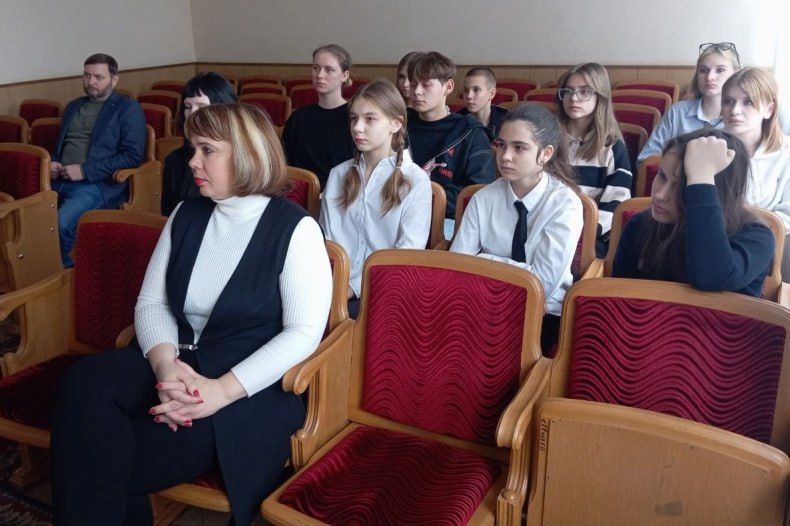 В Администрации округа провели телемост «Свердловск - Калининград» В Администрации округа провели телемост «Свердловск - Калининград»