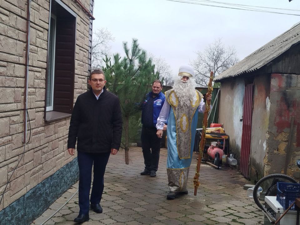Евгений Морозов: Побывать в гостях у приемной семьи Маликовых удается не часто, но в День Николая Чудотворца - об этой традиции я не забываю Евгений Морозов: Побывать в гостях у приемной семьи Маликовых удается не часто, но в День Николая Чудотворца - об этой традиции я не забываю