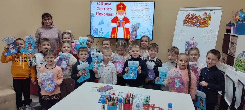 В Перевальском музее прошло мероприятие «День Николая Чудотворца в сердце лаской заиграет» В Перевальском музее прошло мероприятие «День Николая Чудотворца в сердце лаской заиграет»