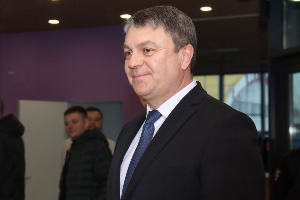 «Мечты будут исполнены». Глава Республики исполнит заветные желания юных жителей ЛНР В день Николая Чудотворца с Елки желаний в столице ЛНР Леонид Пасечник снял три шарика с написанными на них детскими мечтами «Мечты будут исполнены». Глава Республики исполнит заветные желания юных жителей ЛНР В день Николая Чудотворца с Елки желаний в столице ЛНР Леонид Пасечник снял три шарика с написанными на них детскими мечтами