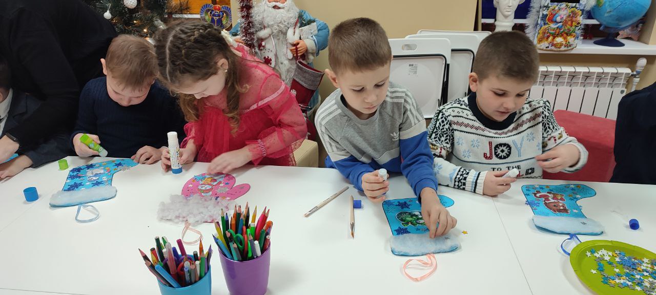 В Перевальском музее прошло мероприятие «День Николая Чудотворца в сердце лаской заиграет» В Перевальском музее прошло мероприятие «День Николая Чудотворца в сердце лаской заиграет»