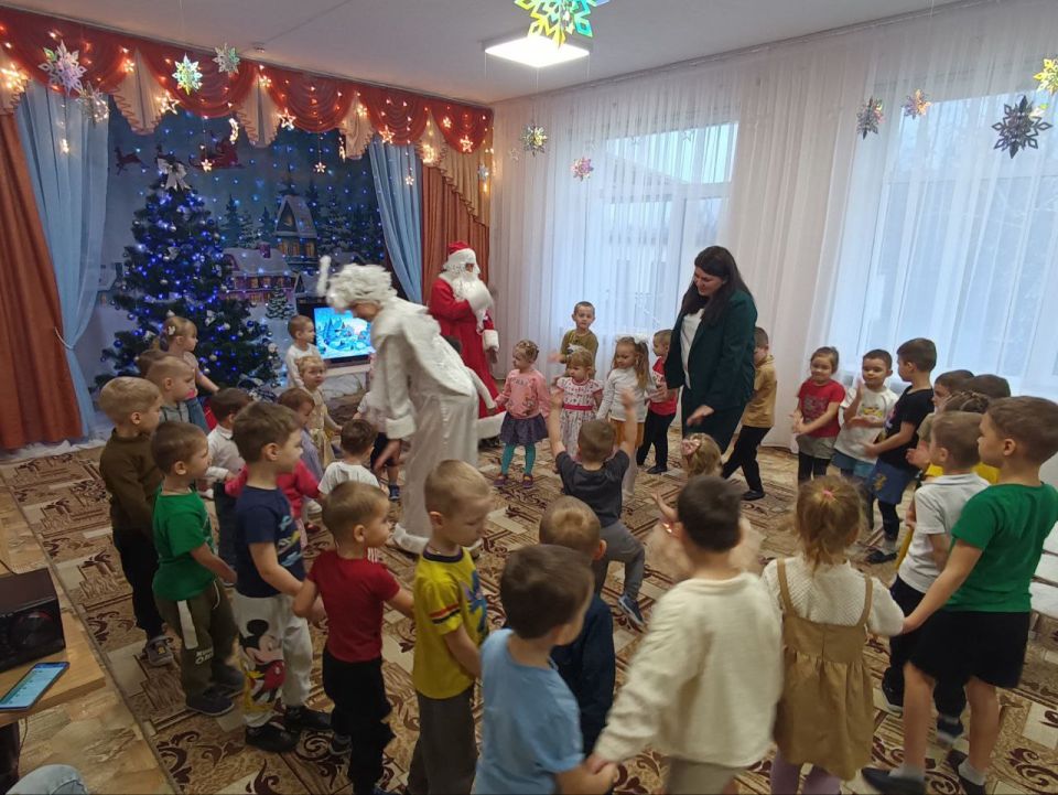 Сегодня, с целью приобщения детей к культуре русского народа, знакомства с историей жизни Святого Николая, воспитания у детей уважительного отношения к другим людям в ГБДОУ ЛНР «Беловодский ЯС №2 «Радуга» прошло... Сегодня, с целью приобщения детей к культуре русского народа, знакомства с историей жизни Святого Николая, воспитания у детей уважительного отношения к другим людям в ГБДОУ ЛНР «Беловодский ЯС №2 «Радуга» прошло...