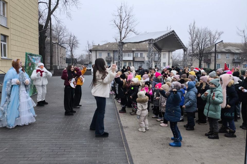 Открытие городской новогодней ёлки состоялось в г. Червонопартизанск Открытие городской новогодней ёлки состоялось в г. Червонопартизанск