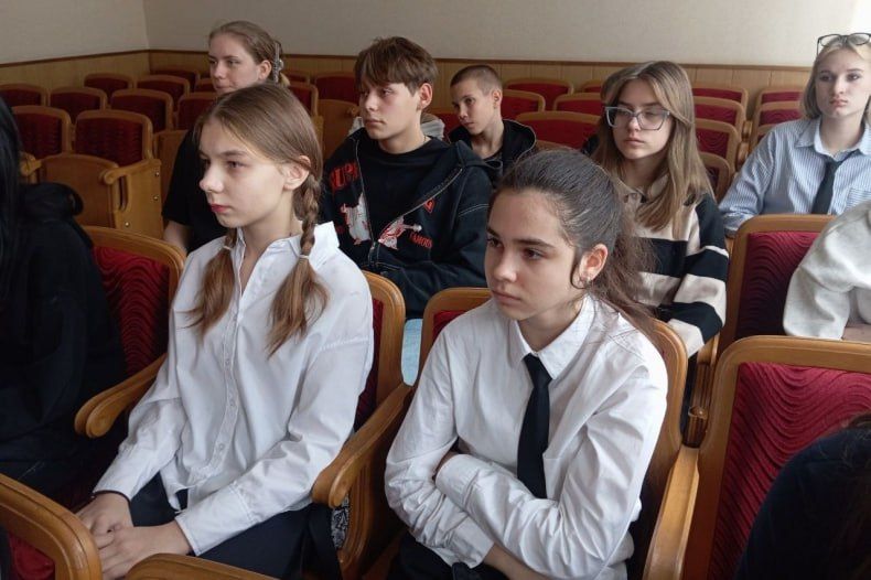 В Администрации округа провели телемост «Свердловск - Калининград» В Администрации округа провели телемост «Свердловск - Калининград»