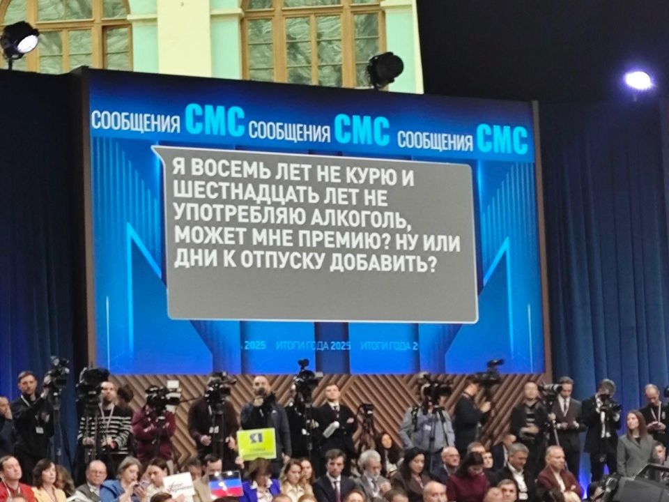 Тысячи СМС приходят на прямую линию Президента РФ, собрали самые интересные и необычные #Путин Тысячи СМС приходят на прямую линию Президента РФ, собрали самые интересные и необычные #Путин