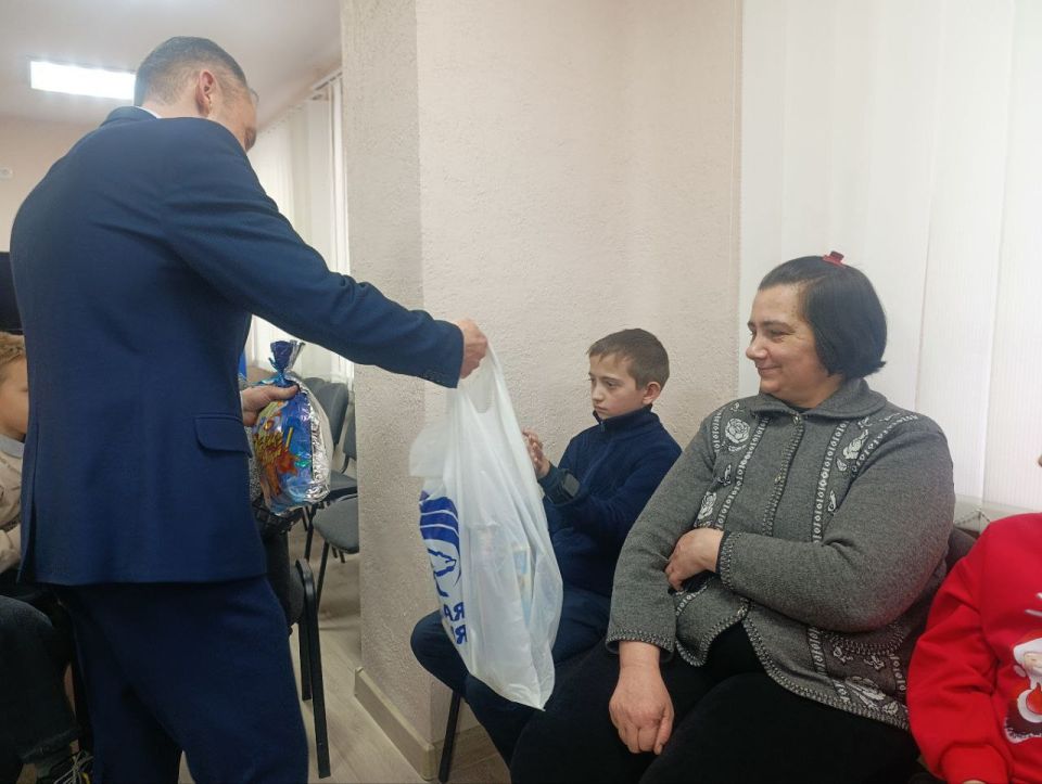 День святителя Николая Чудотворца –любимый праздник взрослых и детей, который отмечается ежегодно как праздник добра и верности традициям, как один из новогодних праздников День святителя Николая Чудотворца –любимый праздник взрослых и детей, который отмечается ежегодно как праздник добра и верности традициям, как один из новогодних праздников