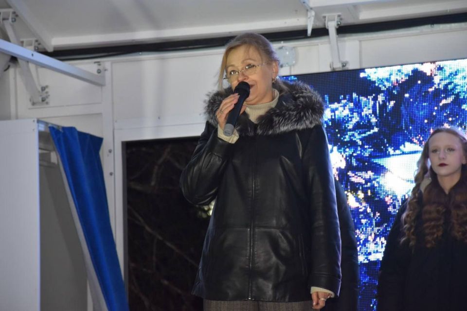 Сегодня Главная новогодняя ёлка городского округа город Кировск зажгла свои огни! Сегодня Главная новогодняя ёлка городского округа город Кировск зажгла свои огни!