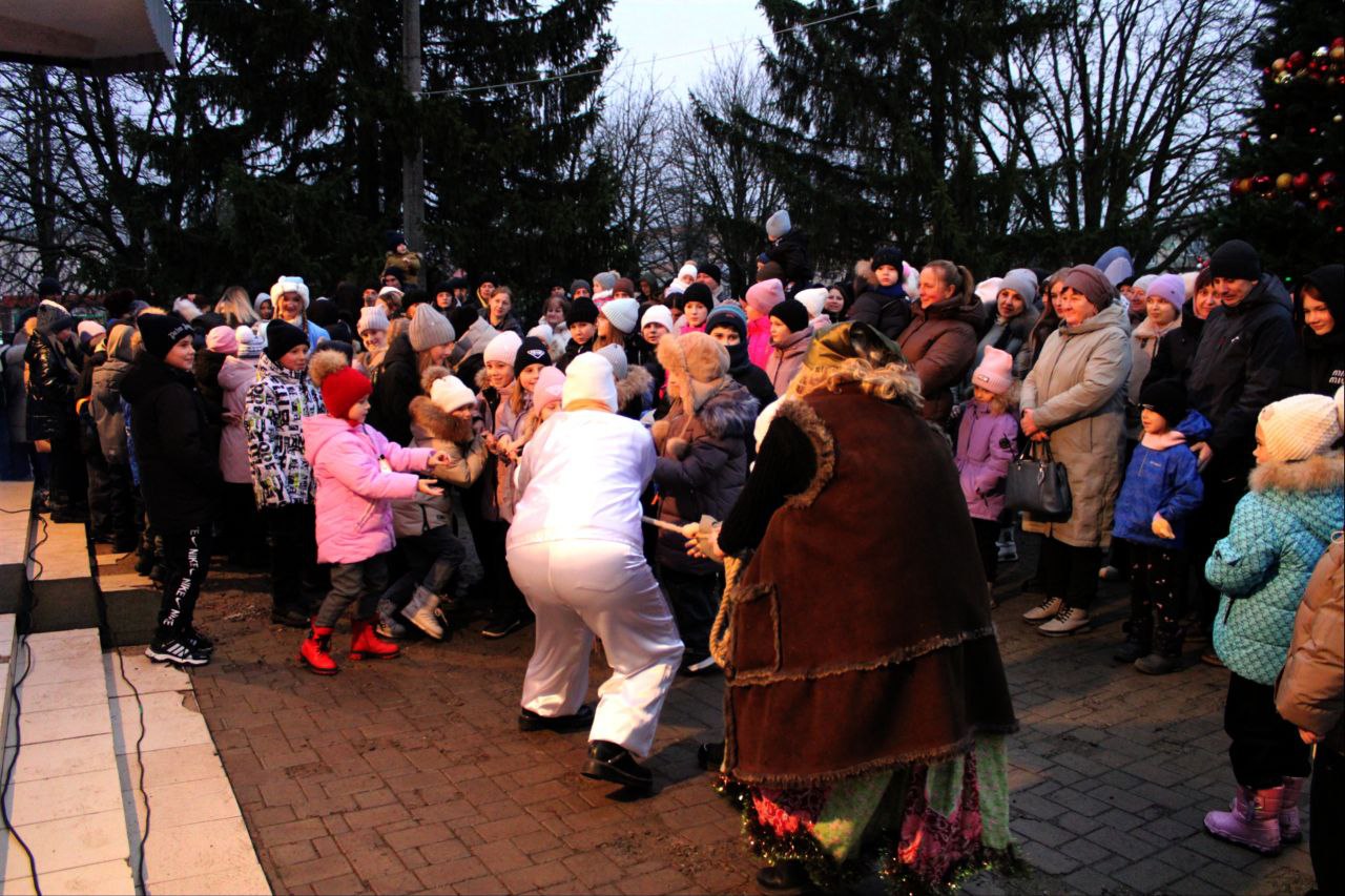 Праздничная атмосфера наполнила Троицкое! Праздничная атмосфера наполнила Троицкое!