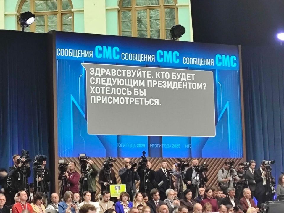 Тысячи СМС приходят на прямую линию Президента РФ, собрали самые интересные и необычные #Путин Тысячи СМС приходят на прямую линию Президента РФ, собрали самые интересные и необычные #Путин