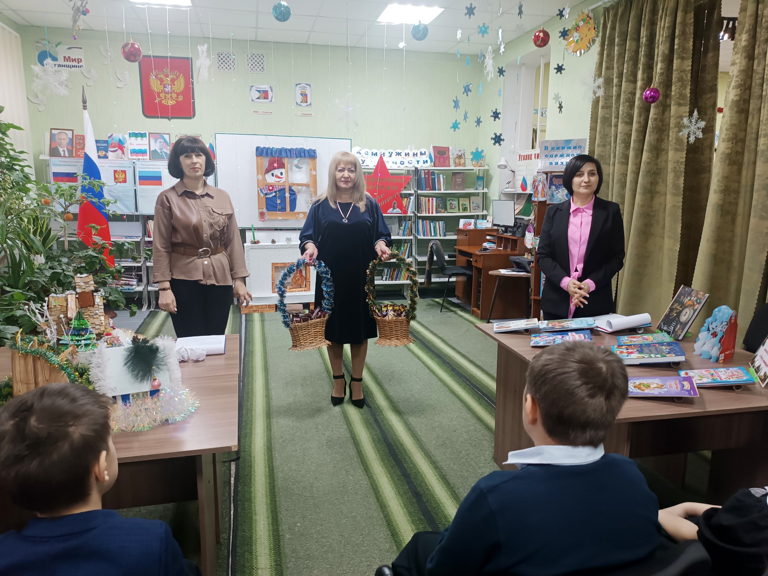 В Детской библиотеке в день светлого и доброго праздника Святого Николая прошло мероприятие с учащимися 3-х классов Ровеньковской гимназии им. Н. Трублаини. Дети пришли с восторженными возгласами и весёлыми поздравлениями! В Детской библиотеке в день светлого и доброго праздника Святого Николая прошло мероприятие с учащимися 3-х классов Ровеньковской гимназии им. Н. Трублаини. Дети пришли с восторженными возгласами и весёлыми поздравлениями!