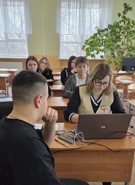 Сотрудники ГБУ ЛНР «МФЦ» в рамках проекта «Цифровая грамотность» провели ряд мероприятий в учебных заведениях Луганской Народной Республики Сотрудники ГБУ ЛНР «МФЦ» в рамках проекта «Цифровая грамотность» провели ряд мероприятий в учебных заведениях Луганской Народной Республики