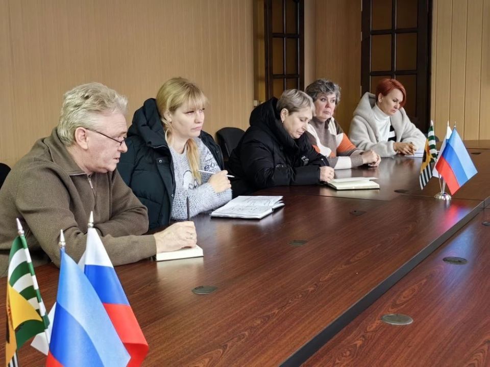 Евгений Шаталин: Провел совещание с директорами школ по подготовке мероприятий к Новому году Евгений Шаталин: Провел совещание с директорами школ по подготовке мероприятий к Новому году
