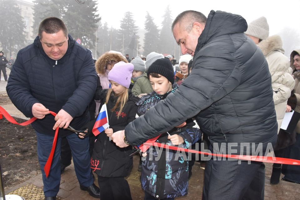 В Ровеньках завершено благоустройство центральной аллеи В Ровеньках завершено благоустройство центральной аллеи