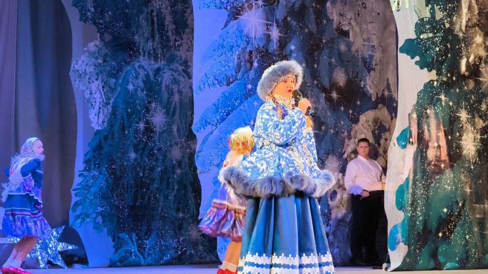 Евгений Морозов: В театральном зале Дворца культуры имени Октябрьской революции для юных жителей города состоялось праздничное мероприятие, посвящённое Дню Святителя Николая, которое подготовили артисты самого ДК, а также... Евгений Морозов: В театральном зале Дворца культуры имени Октябрьской революции для юных жителей города состоялось праздничное мероприятие, посвящённое Дню Святителя Николая, которое подготовили артисты самого ДК, а также...