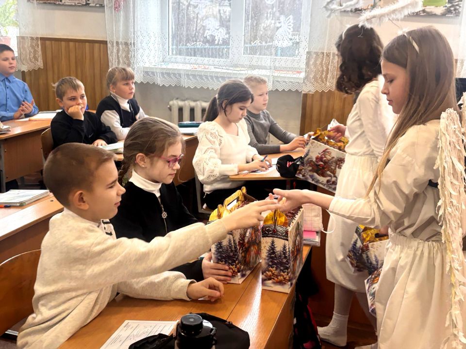 День Святого Николая в Ровеньках: Сладкие подарки и тепло сердец от Республики Коми День Святого Николая в Ровеньках: Сладкие подарки и тепло сердец от Республики Коми