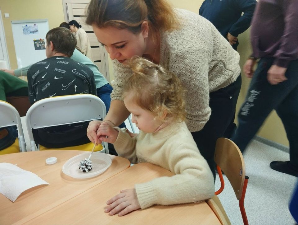 Тёплые руки — тёплое сердце: создаём новогоднее чудо вместе Тёплые руки — тёплое сердце: создаём новогоднее чудо вместе