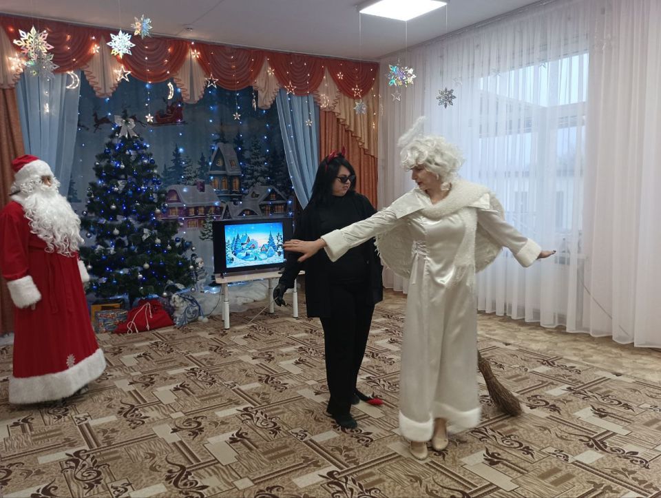 Сегодня, с целью приобщения детей к культуре русского народа, знакомства с историей жизни Святого Николая, воспитания у детей уважительного отношения к другим людям в ГБДОУ ЛНР «Беловодский ЯС №2 «Радуга» прошло... Сегодня, с целью приобщения детей к культуре русского народа, знакомства с историей жизни Святого Николая, воспитания у детей уважительного отношения к другим людям в ГБДОУ ЛНР «Беловодский ЯС №2 «Радуга» прошло...