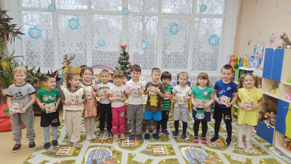 В рамках реализации партпроекта «Культура малой Родины» активисты и сторонники партии «Единая Россия» организовали в государственном бюджетном дошкольном учебном учреждении ЛНР «Беловодский ясли-сад №3 «Родничок» праздничное... В рамках реализации партпроекта «Культура малой Родины» активисты и сторонники партии «Единая Россия» организовали в государственном бюджетном дошкольном учебном учреждении ЛНР «Беловодский ясли-сад №3 «Родничок» праздничное...