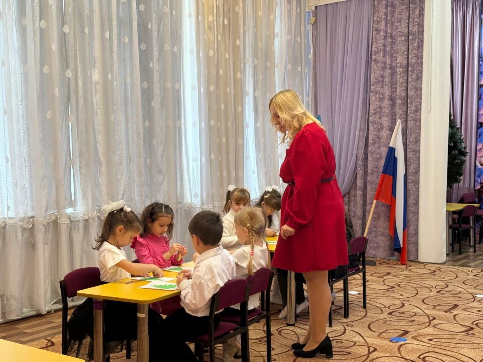 В детском саду «Ладушки» прошло открытое занятие кружковой деятельности «Английский для дошкольников», которое было организовано для родительской общественности В детском саду «Ладушки» прошло открытое занятие кружковой деятельности «Английский для дошкольников», которое было организовано для родительской общественности