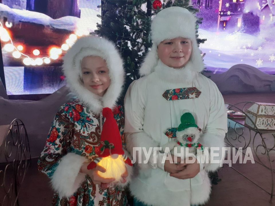 В ДК имени Ленина состоялись первые новогодние представления для юных луганчан В ДК имени Ленина состоялись первые новогодние представления для юных луганчан