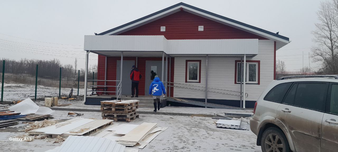 Строительство ФАПа в селе Никольское: единороссы оценили ход работ