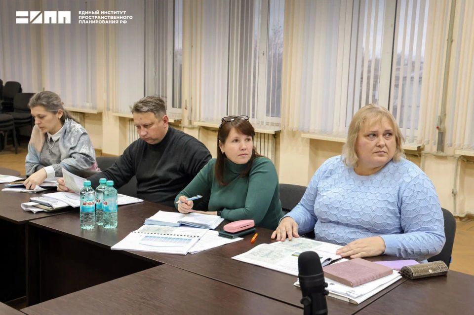Эксперты Единого института провели в Старобельском муниципальном округе совещание по проекту генерального плана Эксперты Единого института провели в Старобельском муниципальном округе совещание по проекту генерального плана