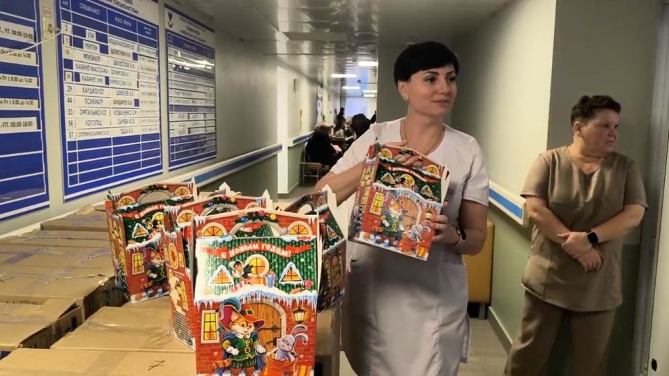 Ассоциация медицинских сестёр Тюменской области и женское движение «Единой России» передали новогодние подарки и игрушки краснодонским детям Ассоциация медицинских сестёр Тюменской области и женское движение «Единой России» передали новогодние подарки и игрушки краснодонским детям