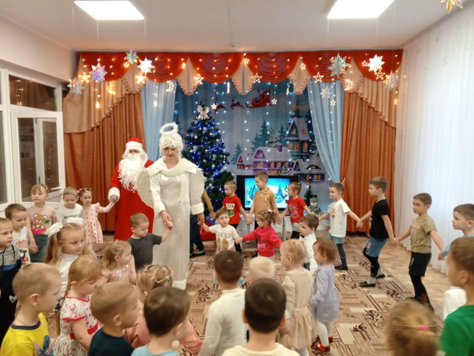Сегодня, с целью приобщения детей к культуре русского народа, знакомства с историей жизни Святого Николая, воспитания у детей уважительного отношения к другим людям в ГБДОУ ЛНР «Беловодский ЯС №2 «Радуга» прошло... Сегодня, с целью приобщения детей к культуре русского народа, знакомства с историей жизни Святого Николая, воспитания у детей уважительного отношения к другим людям в ГБДОУ ЛНР «Беловодский ЯС №2 «Радуга» прошло...