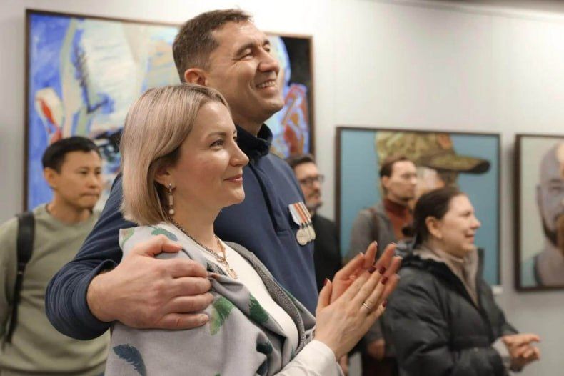 Луганские художники примут участие в красноярском проекте «Лица наших Героев» Луганские художники примут участие в красноярском проекте «Лица наших Героев»